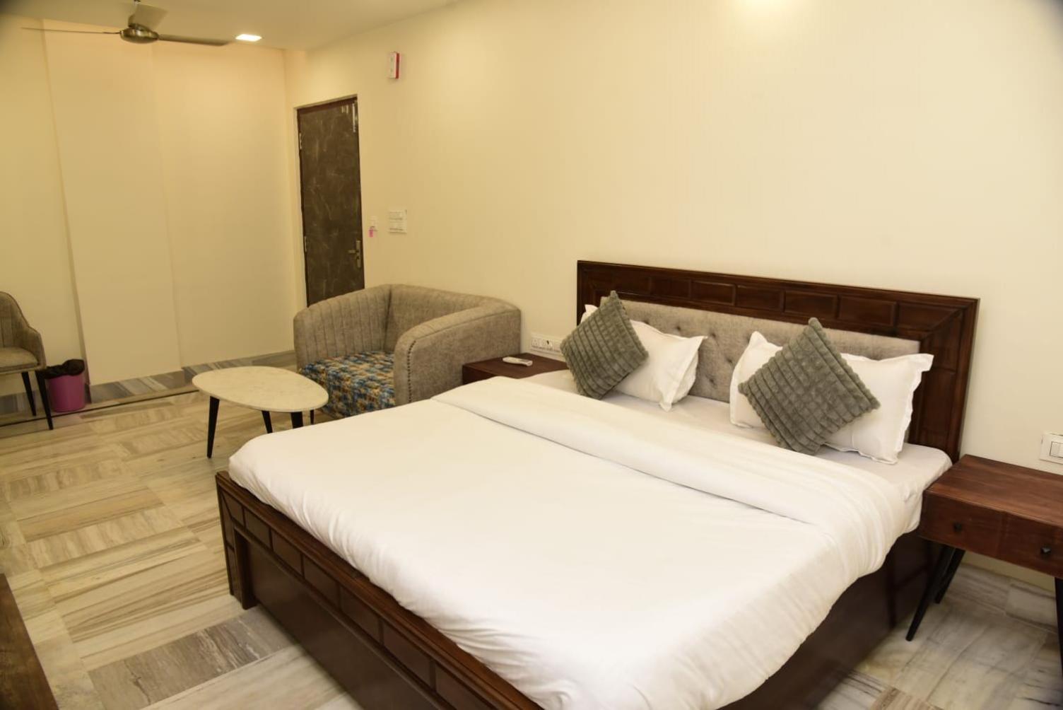 Holiday Out Hotel Τζοντχπούρ Εξωτερικό φωτογραφία