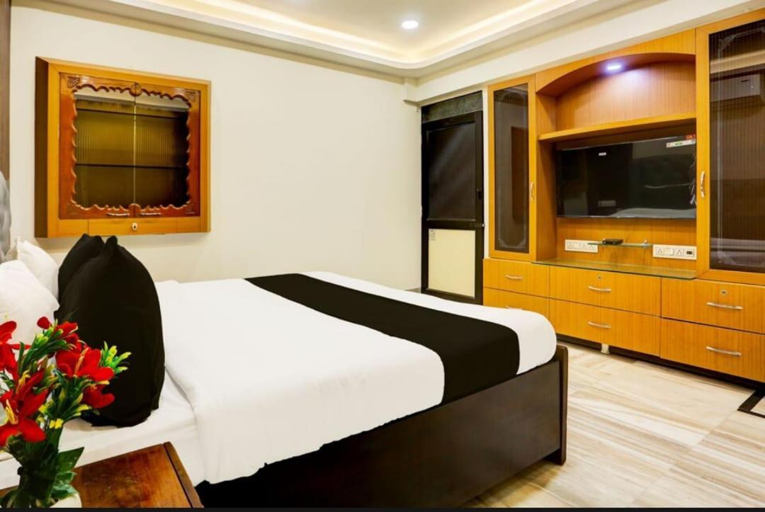 Holiday Out Hotel Τζοντχπούρ Εξωτερικό φωτογραφία