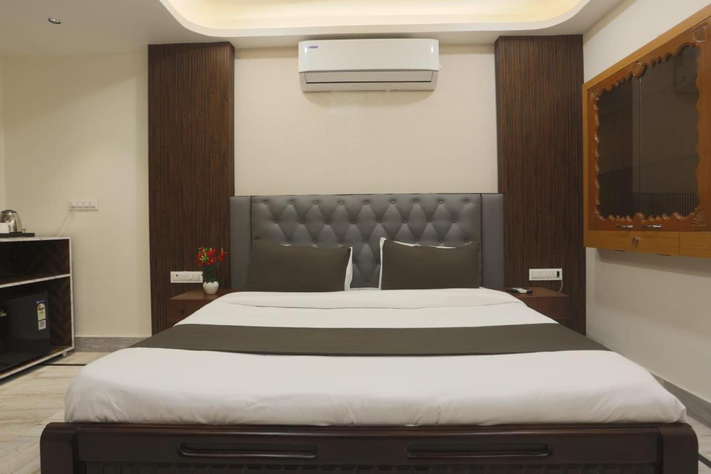Holiday Out Hotel Τζοντχπούρ Εξωτερικό φωτογραφία