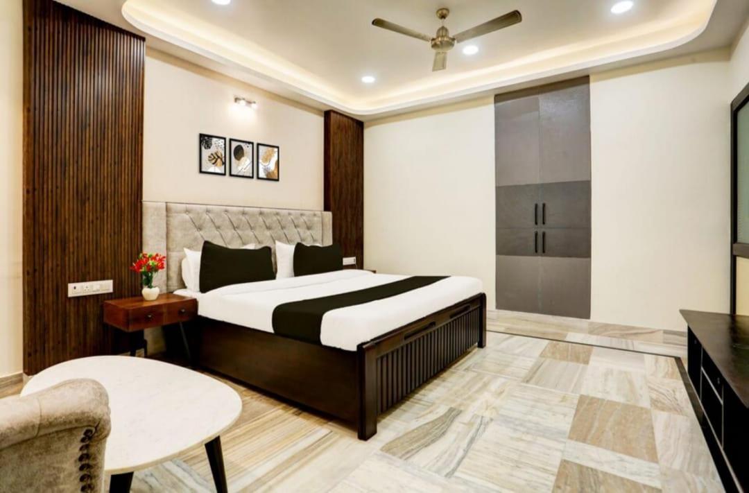 Holiday Out Hotel Τζοντχπούρ Εξωτερικό φωτογραφία