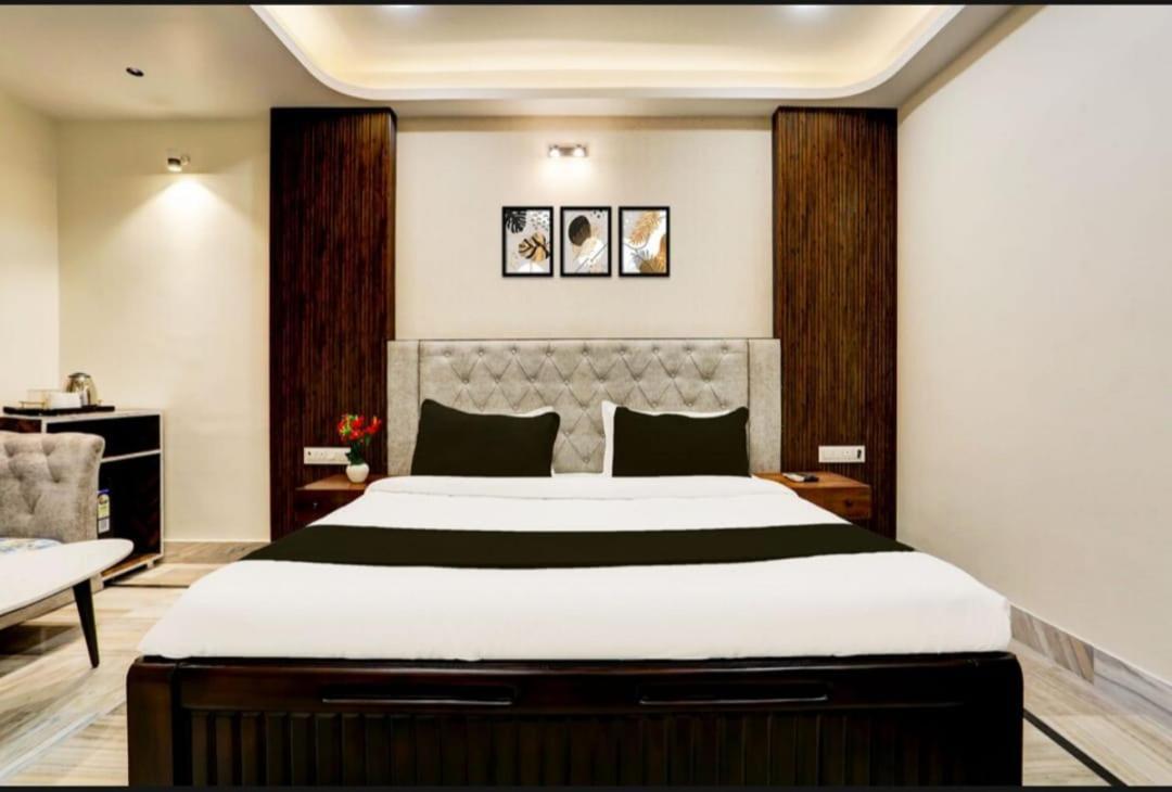 Holiday Out Hotel Τζοντχπούρ Εξωτερικό φωτογραφία