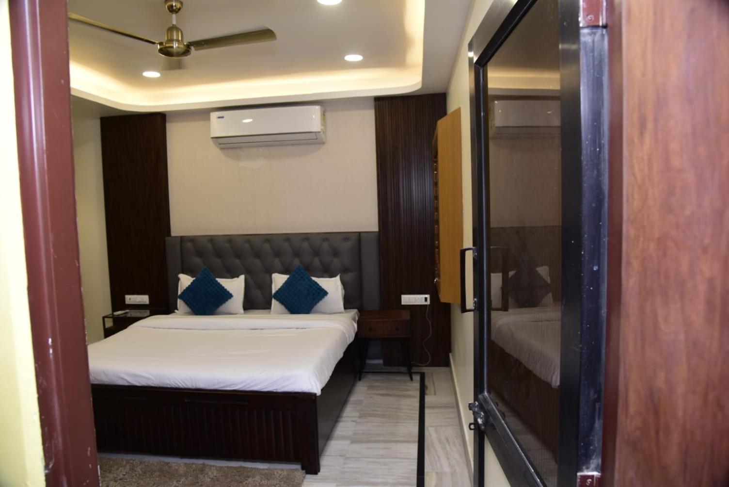 Holiday Out Hotel Τζοντχπούρ Εξωτερικό φωτογραφία