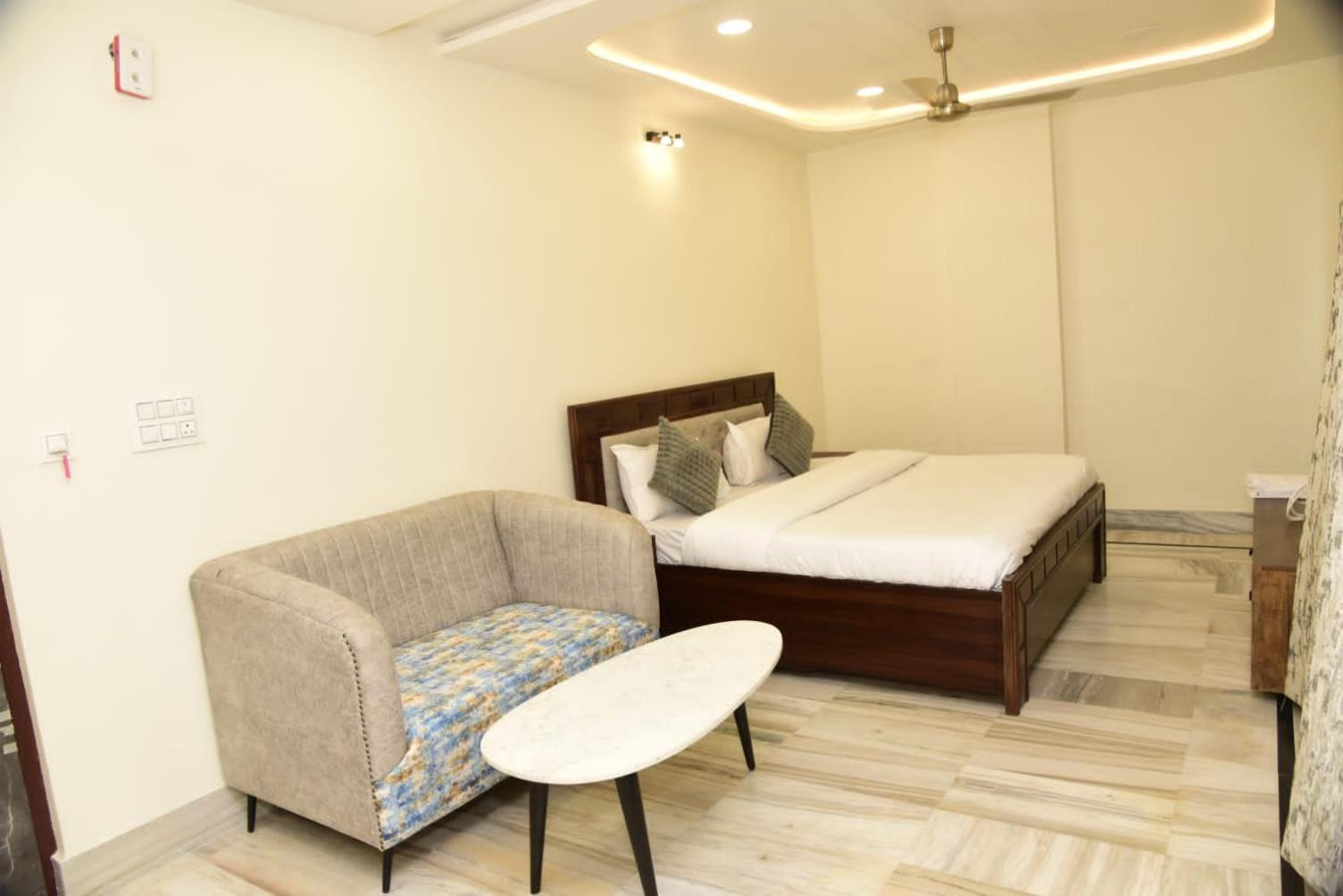 Holiday Out Hotel Τζοντχπούρ Εξωτερικό φωτογραφία