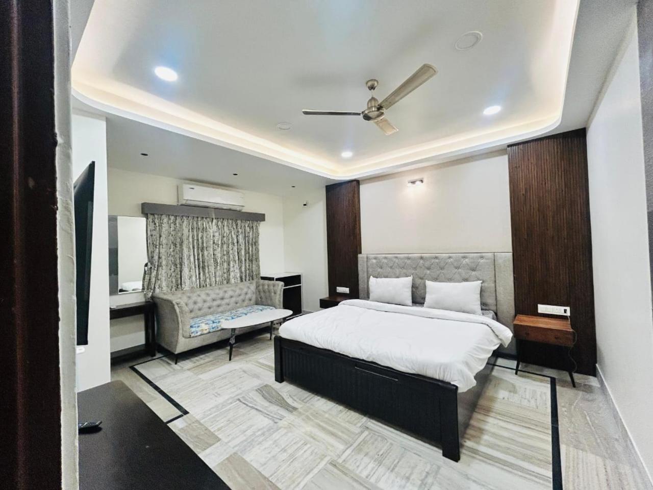 Holiday Out Hotel Τζοντχπούρ Εξωτερικό φωτογραφία