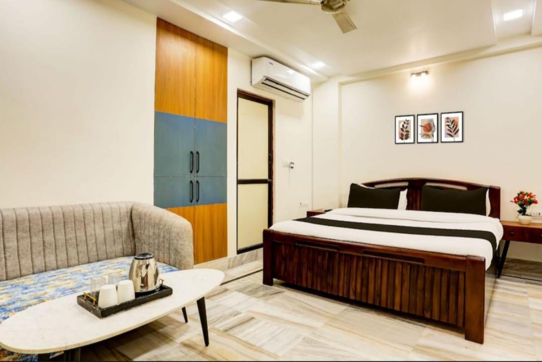 Holiday Out Hotel Τζοντχπούρ Εξωτερικό φωτογραφία